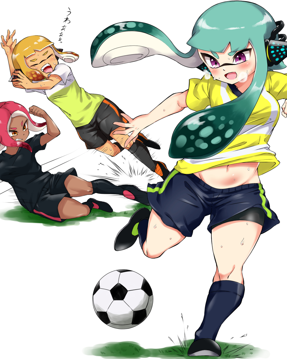 This is a pixiv picture whose title is サッカーする3号さん達.