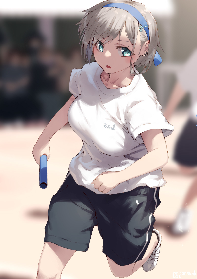 This is a pixiv picture whose title is リレーは本気の陽キャ女子.