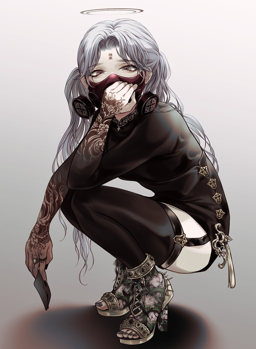 This is a pixiv picture whose title is ガスマスクヒールツインテ子.