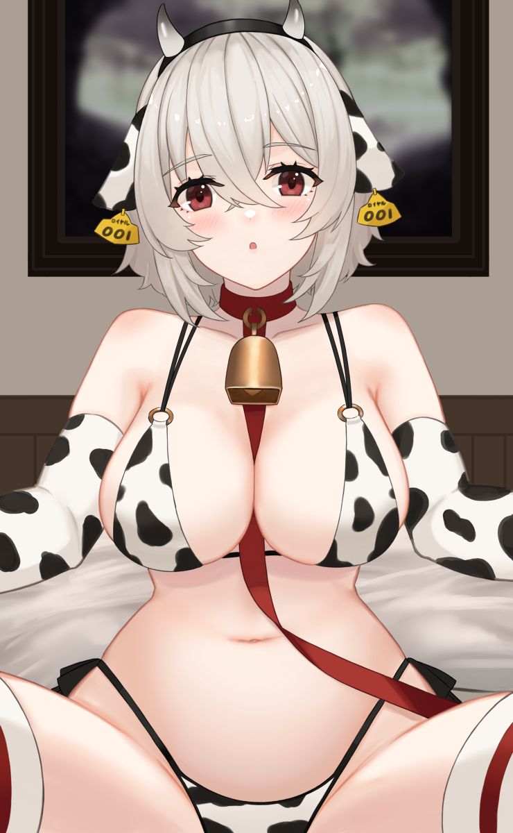 This is a pixiv picture whose title is 牛柄ビキニシリアス.