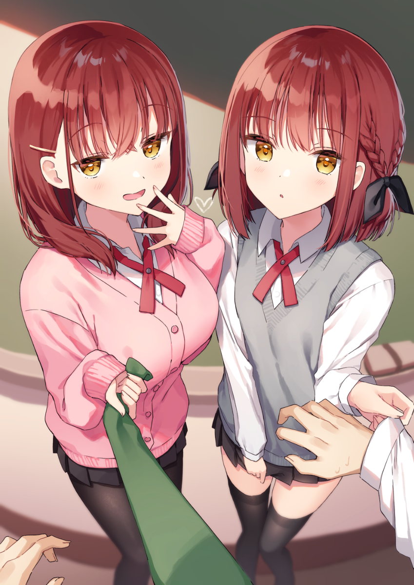 This is a pixiv picture whose title is 後輩の双子に好かれすぎて困っています.