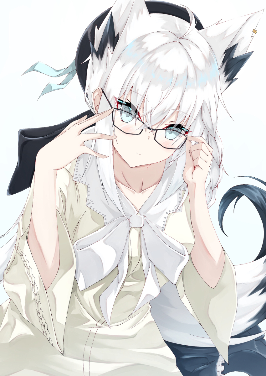 This is a pixiv picture whose title is メガネの白上.