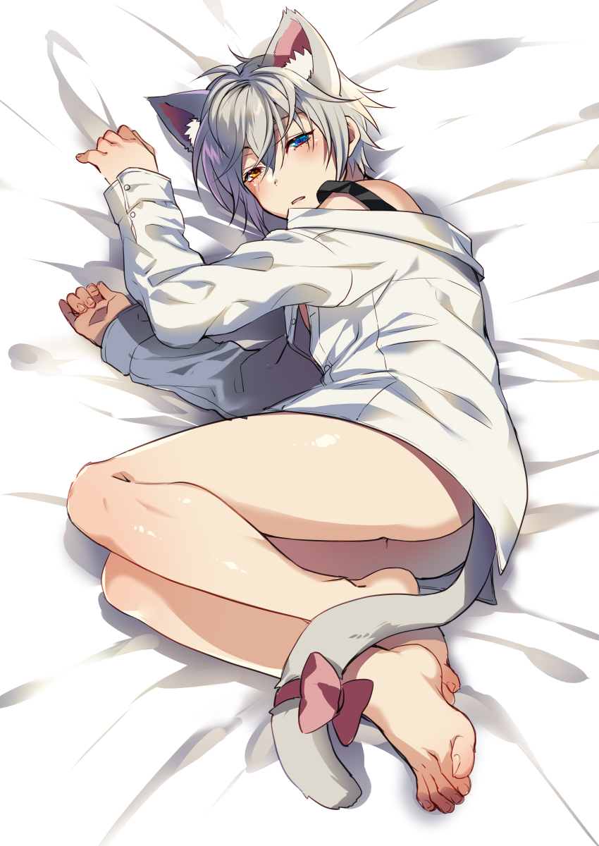 This is a pixiv picture whose title is 裸足集.