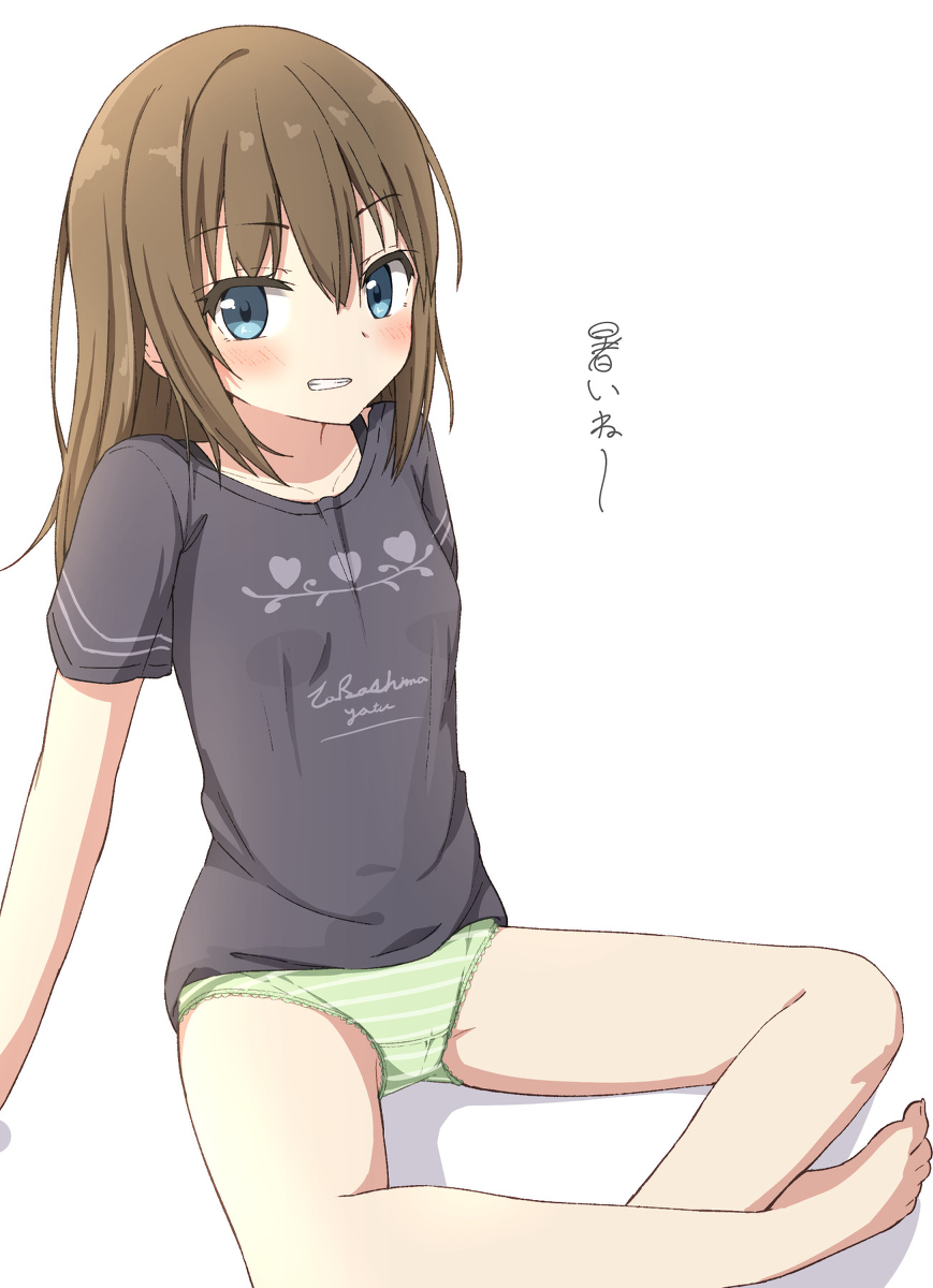 This is a pixiv picture whose title is ボトムスを脱いで挑発してくる子.