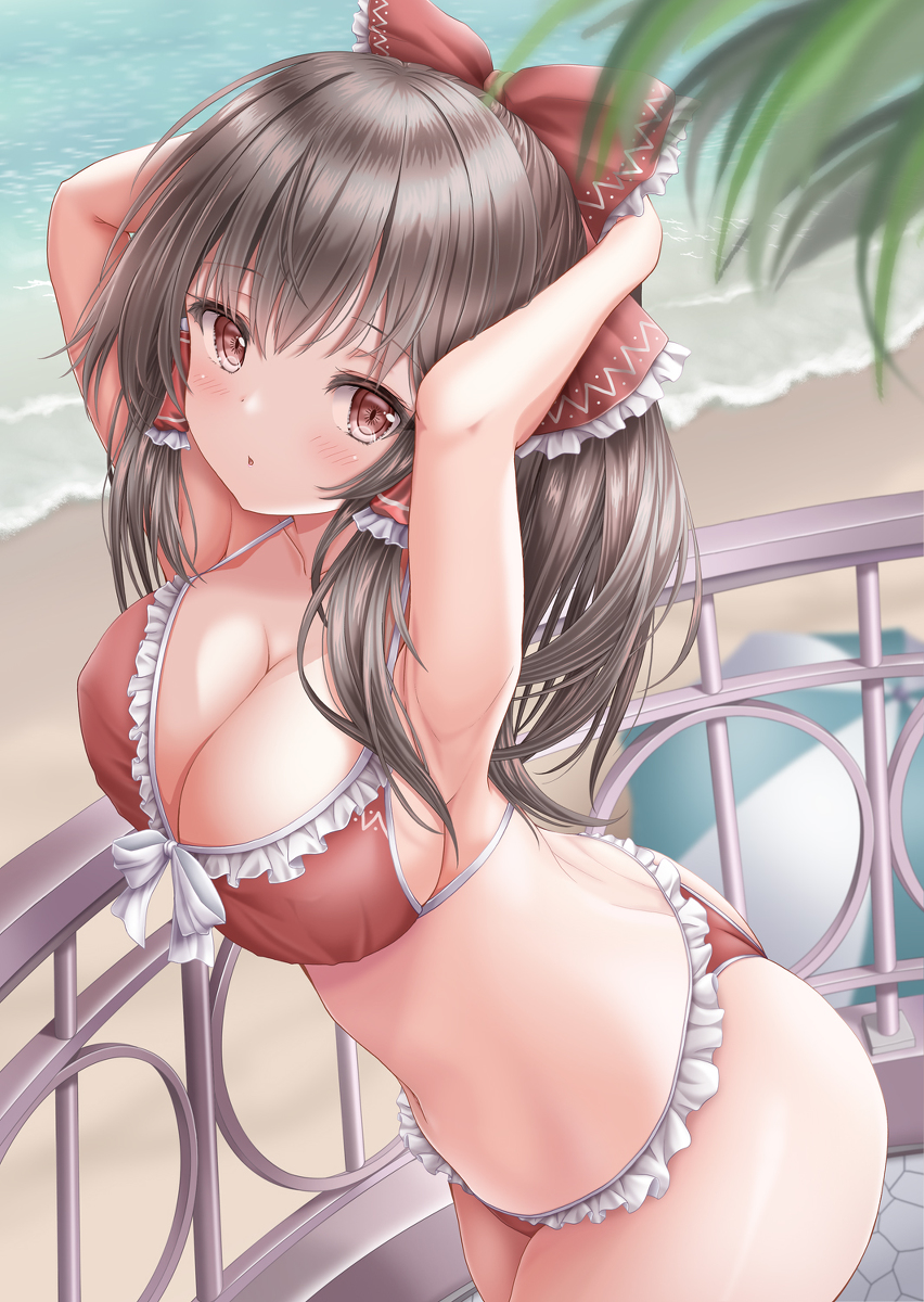 This is a pixiv picture whose title is 海辺の霊夢さん.