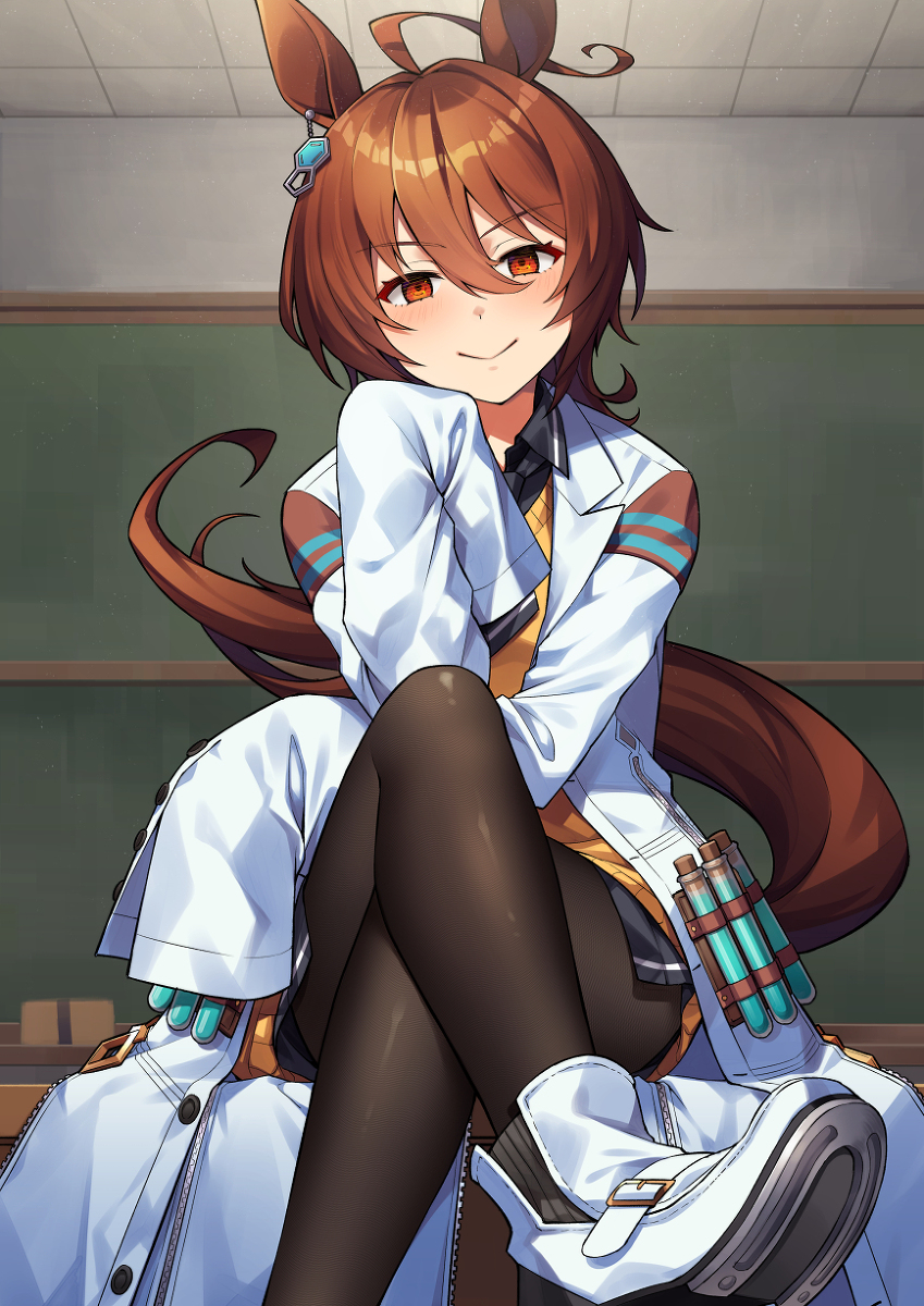 This is a pixiv picture whose title is モルモット君を見つめるアグネスタキオン.