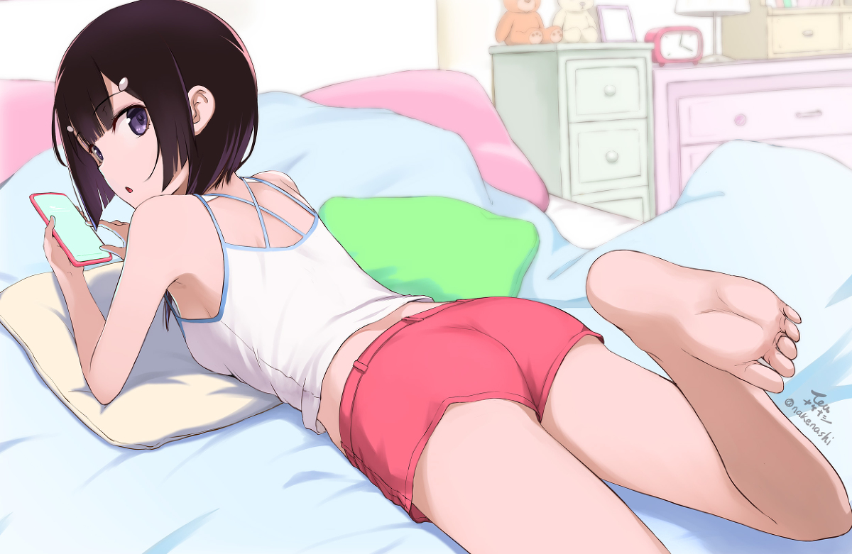 This is a pixiv picture whose title is スマホごろごろ.