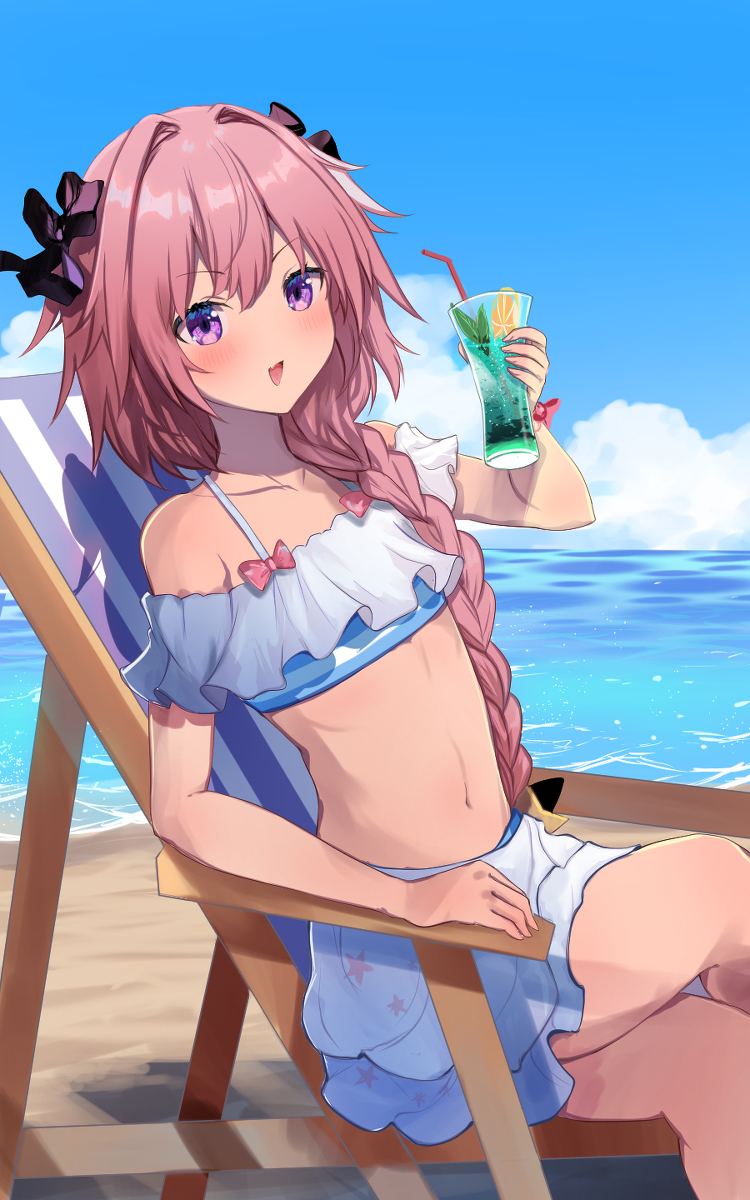 This is a pixiv picture whose title is 夏の海を満喫中のアストルフォくん.