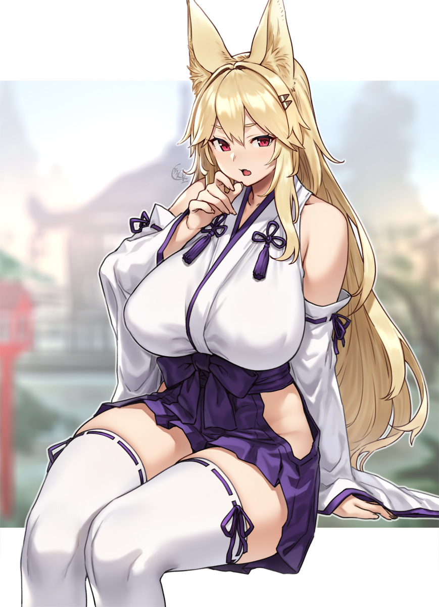 This is a pixiv picture whose title is きつね巫女.