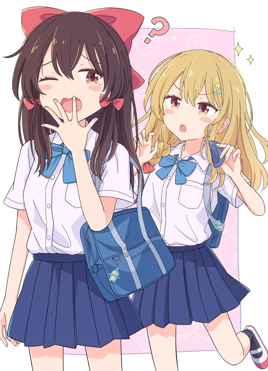 This is a pixiv picture whose title is 【学パロ レイマリ】「れいむっ！今日もあちこち寝癖ってるぜ！？」.