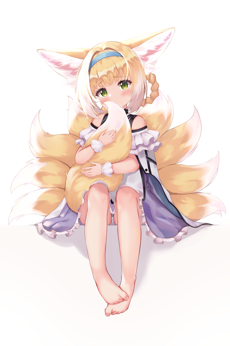 This is a pixiv picture whose title is 铃兰.