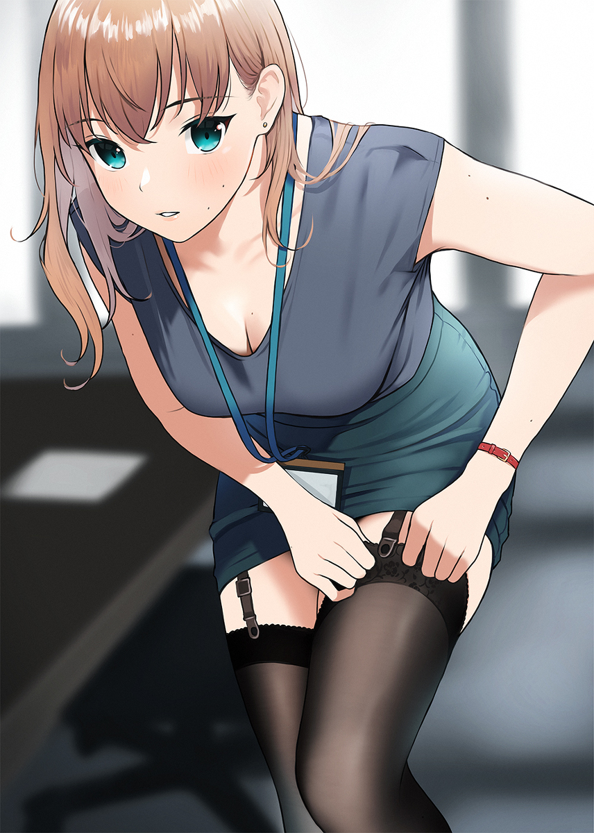 This is a pixiv picture whose title is ガーターストッキングの位置を直してるところを目撃されてしまった.