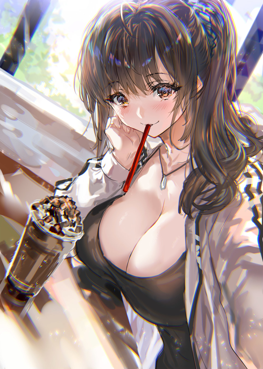 This is a pixiv picture whose title is カフェで自撮り.