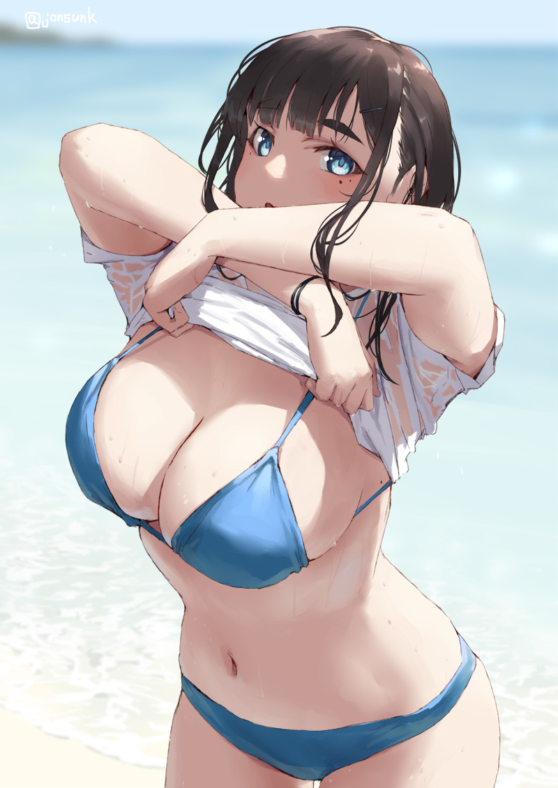 This is a pixiv picture whose title is シャツがひっかかる子.
