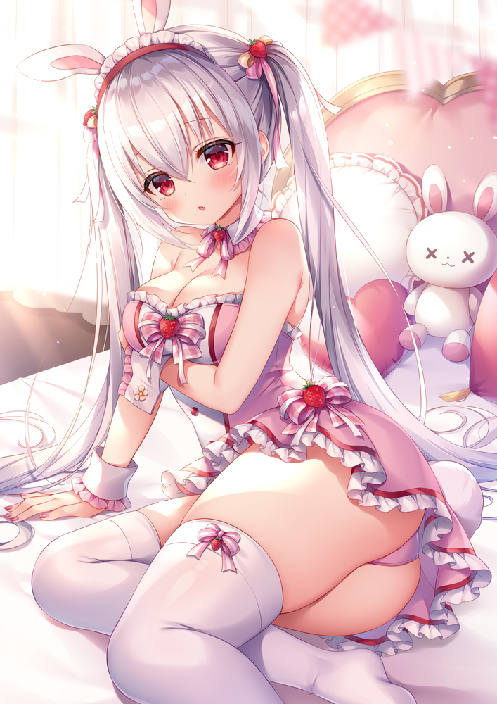 This is a pixiv picture whose title is Strawberry Bunny.