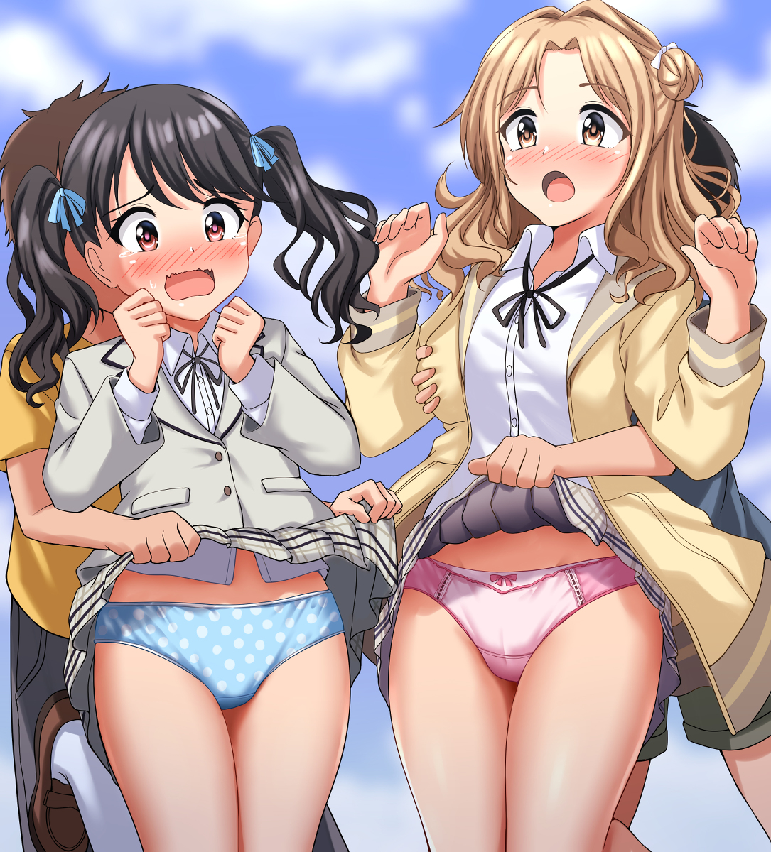 This is a pixiv picture whose title is 悪ガキにイタズラでパンツ見せられる雛菜と小糸.