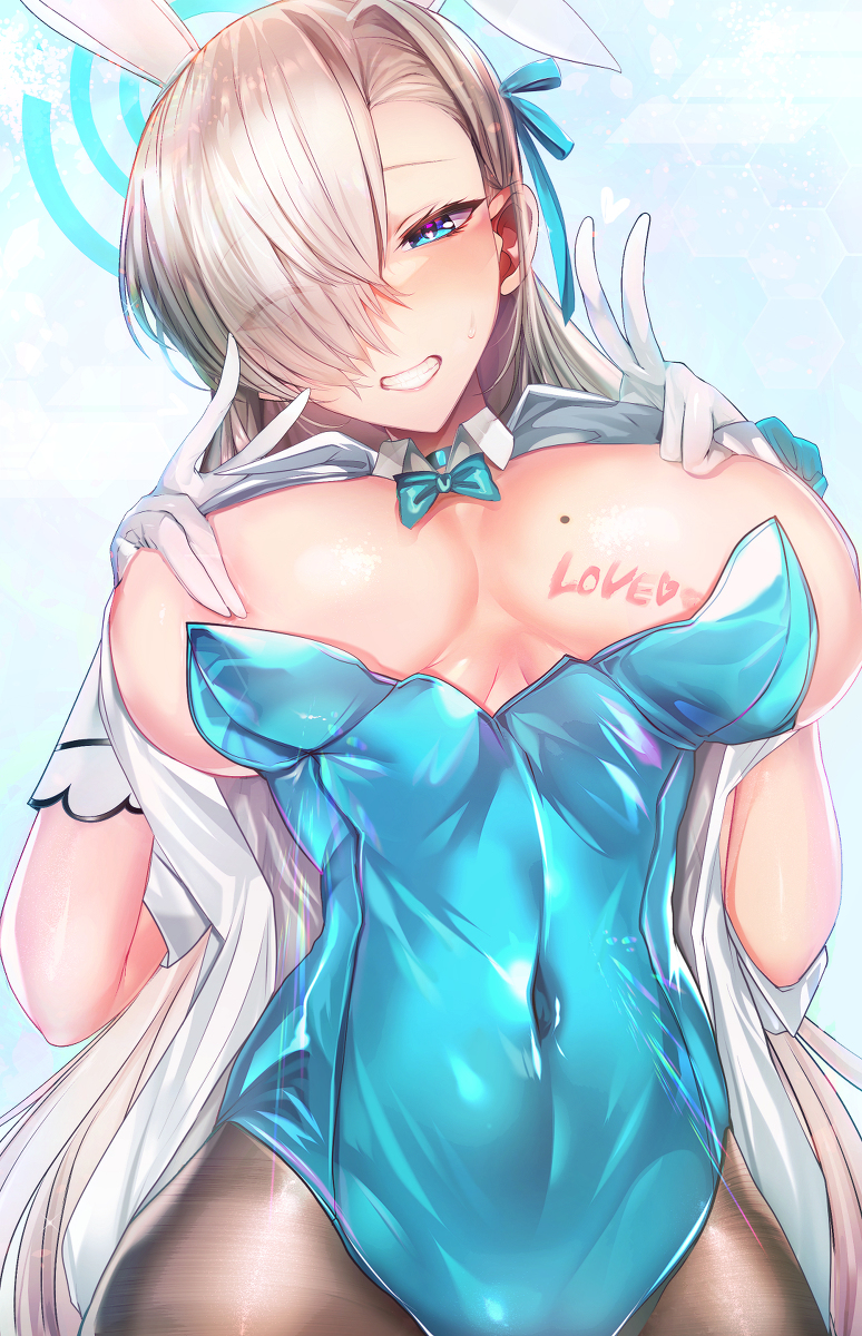 This is a pixiv picture whose title is 制服の下にバニーコスを着て来たアスナ.