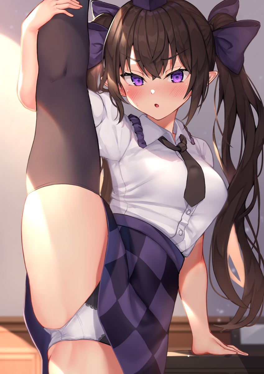 This is a pixiv picture whose title is I字バランスに挑戦するはたてちゃん.