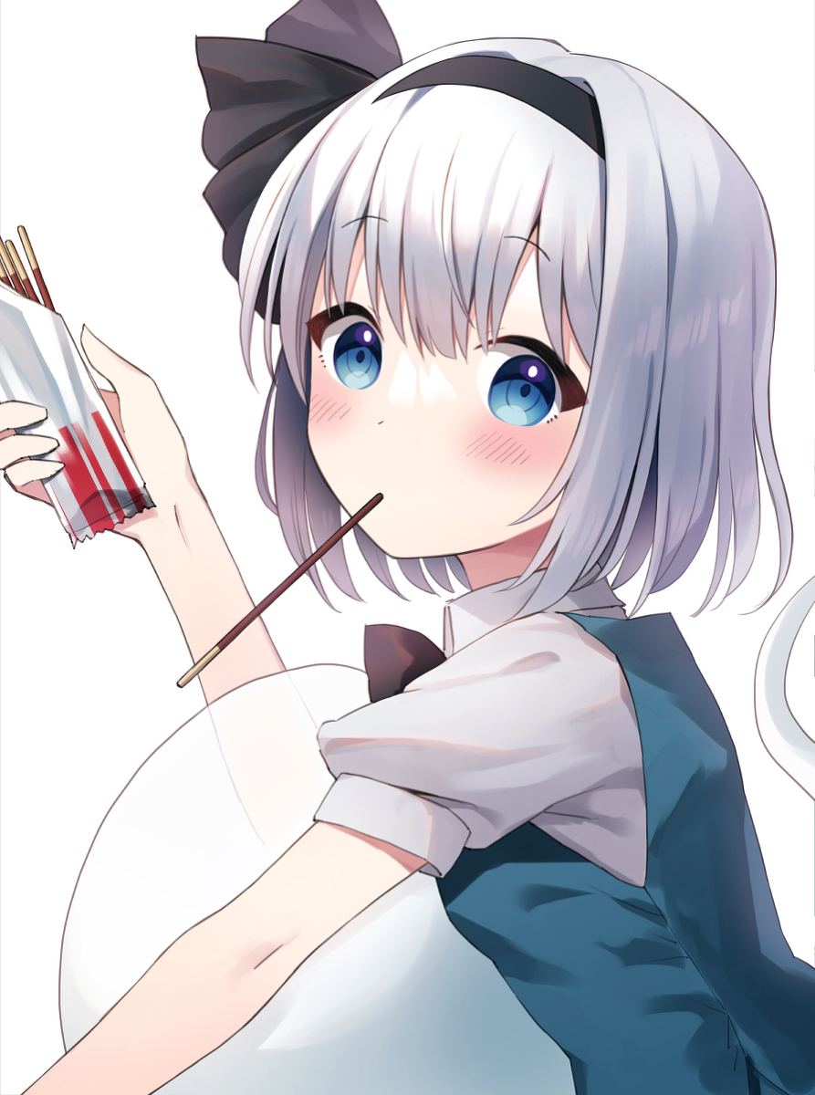 This is a pixiv picture whose title is ポッキーの日の妖夢ちゃん.