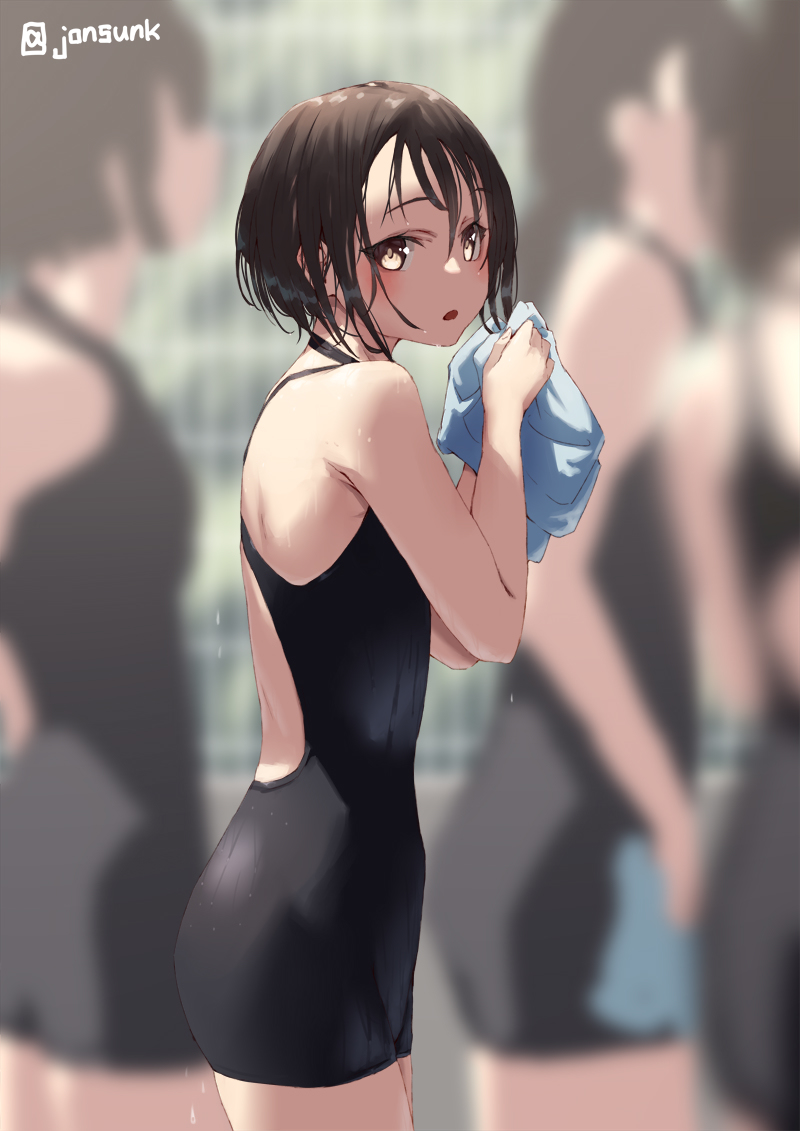 This is a pixiv picture whose title is こっちに気づく小柄な子.