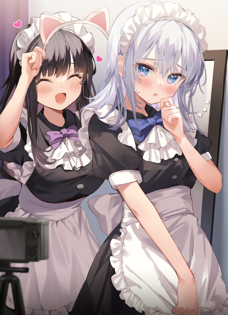 This is a pixiv picture whose title is 「この服、ちょっと恥ずかしいんだけど……」.