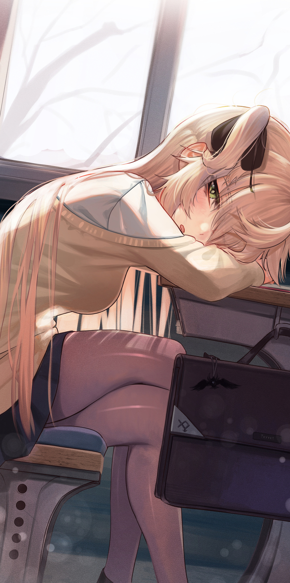 This is a pixiv picture whose title is 93日目、 寝ていた隣の席の女の子と目が合ってしまった…！.