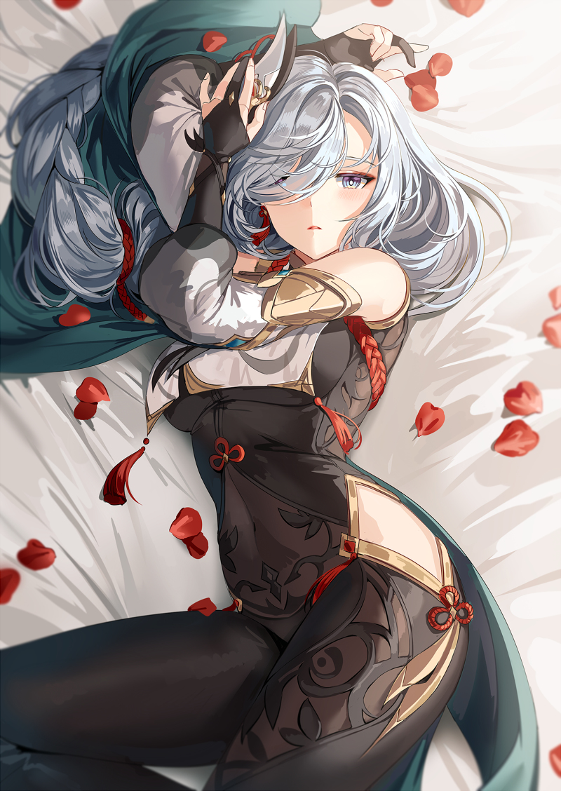 This is a pixiv picture whose title is 申鶴.