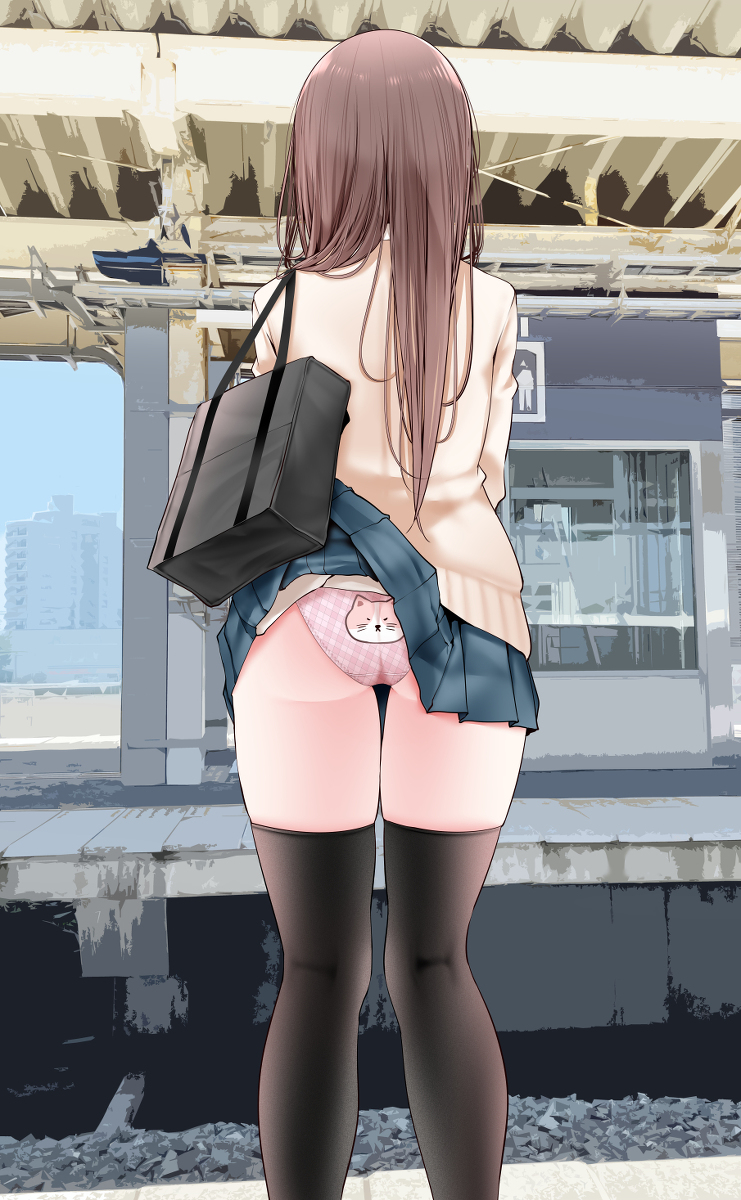 This is a pixiv picture whose title is 妹の制服を勝手に拝借して外出するOLちゃん.