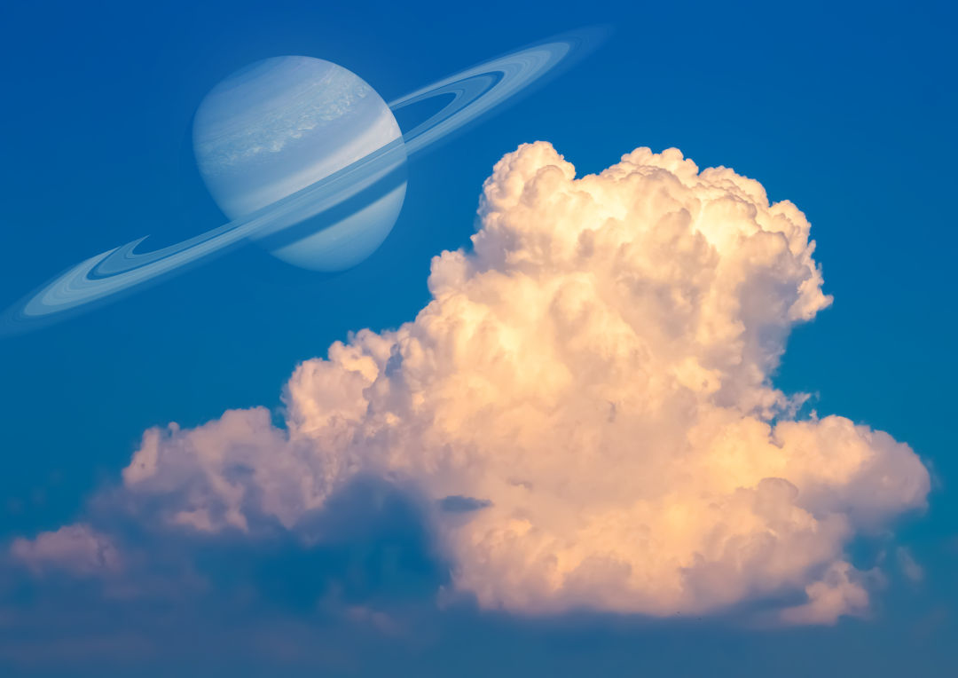 This is a pixiv picture whose title is 土星と入道雲の夕方.