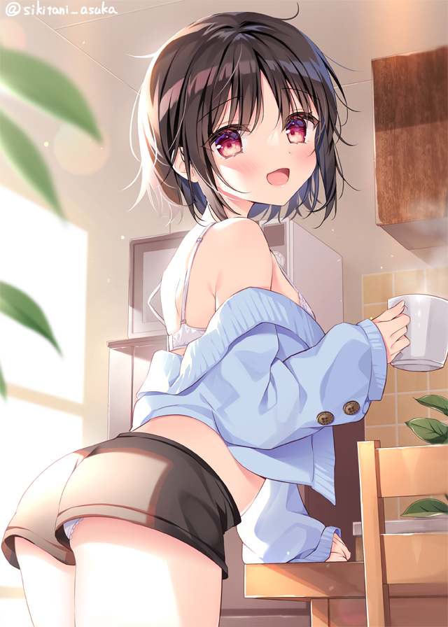 This is a pixiv picture whose title is 「お兄ちゃんも何か飲む？」.