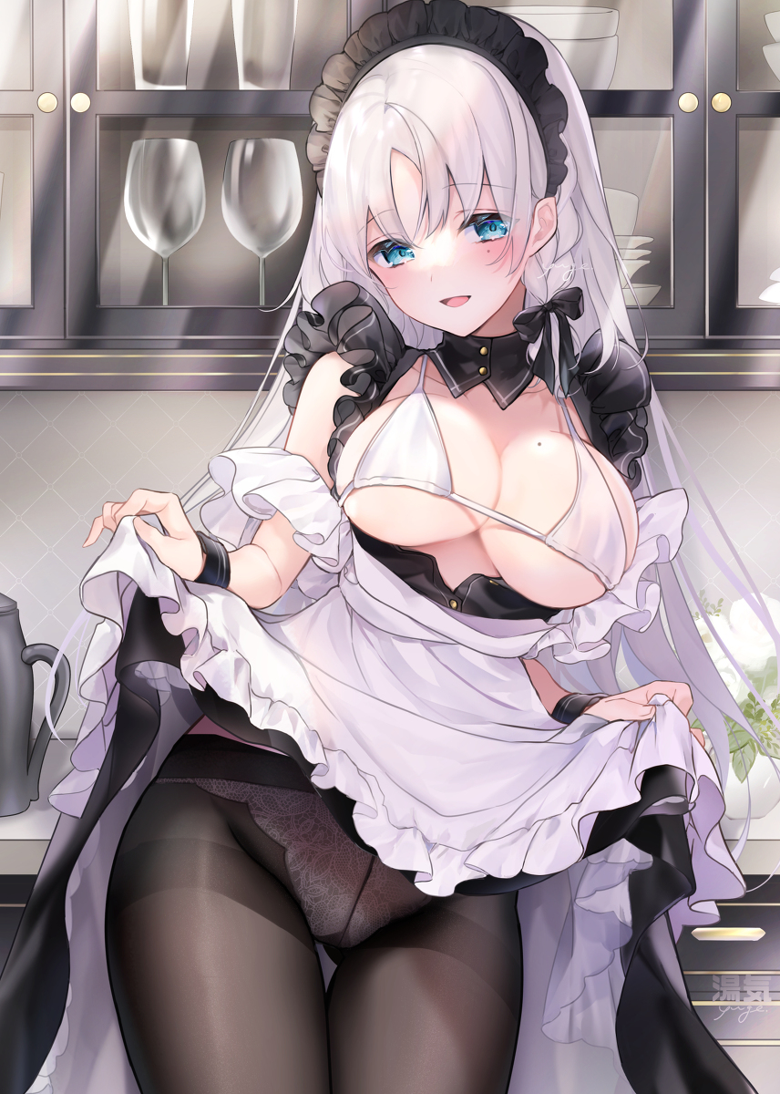 This is a pixiv picture whose title is タイツ見せてくれるメイドさん.