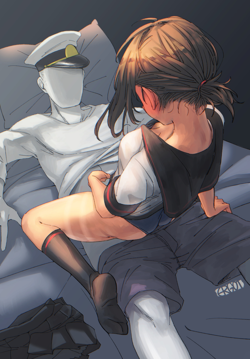 This is a pixiv picture whose title is 「人間が...艦娘に勝てると思ってるんですか？」.