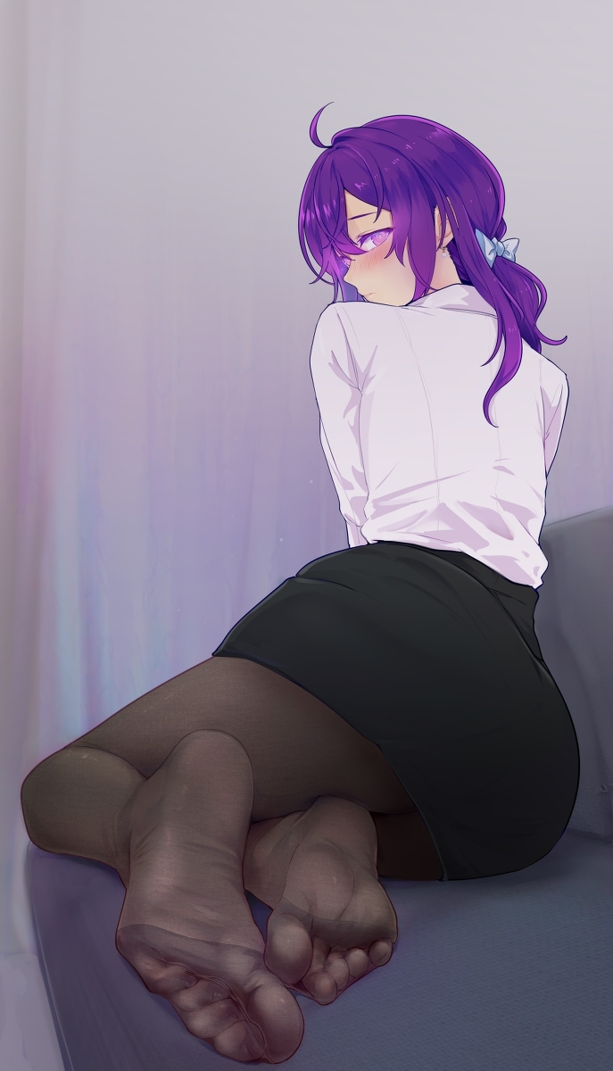 This is a pixiv picture whose title is 三汐 OL 黒のストッキング/裸足.