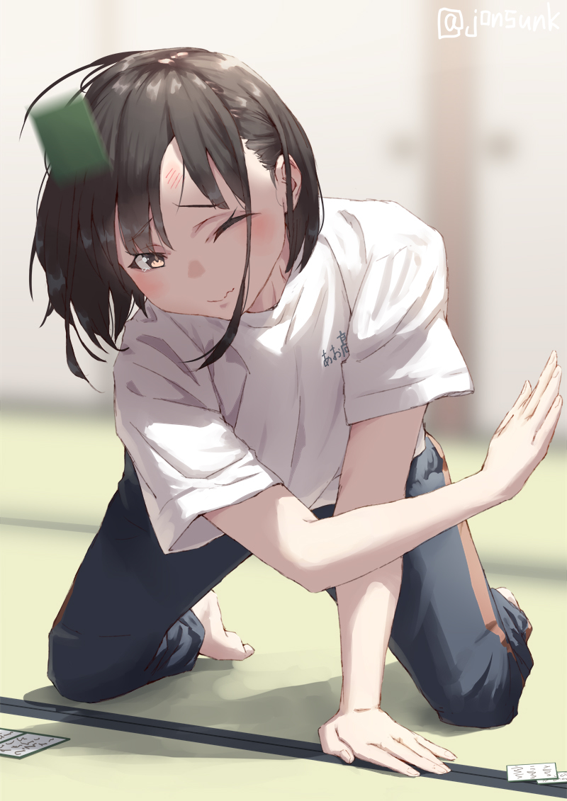 This is a pixiv picture whose title is 流れ弾に被弾してる女子.