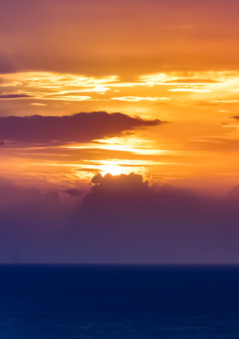 This is a pixiv picture whose title is 夕方の海の空気.