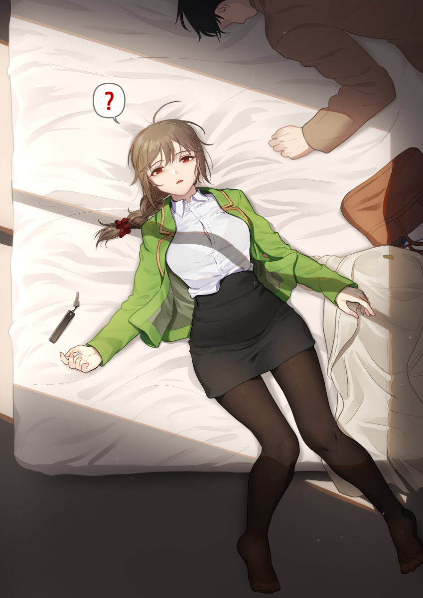 This is a pixiv picture whose title is 残業による疲労とお酒の酔いで眠ってしまったちひろさん。.