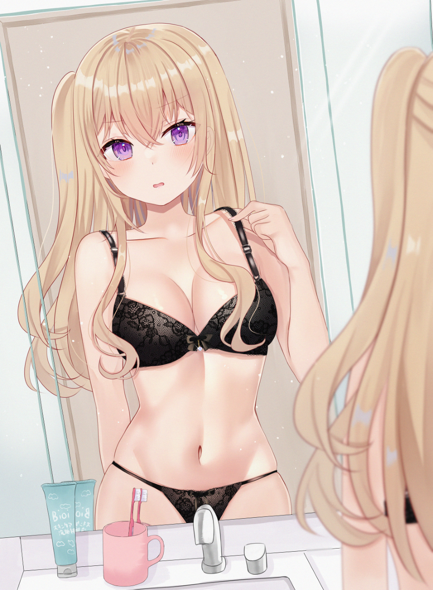 This is a pixiv picture whose title is 「ちょっと地味…？」.