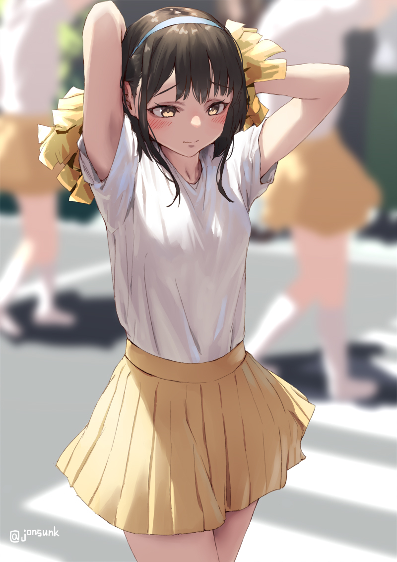 This is a pixiv picture whose title is 家族の声援で小さくなるチアガール.