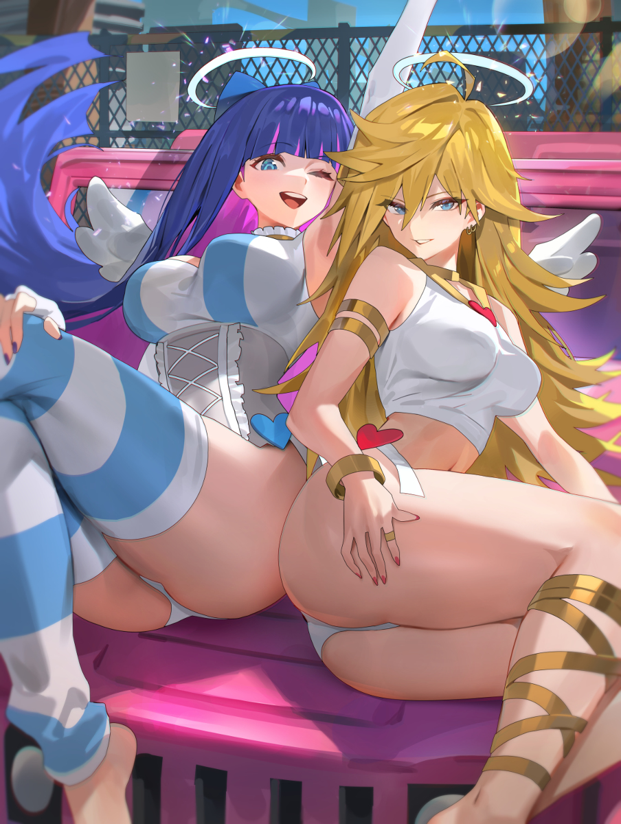 This is a pixiv picture whose title is Panty & Stocking.