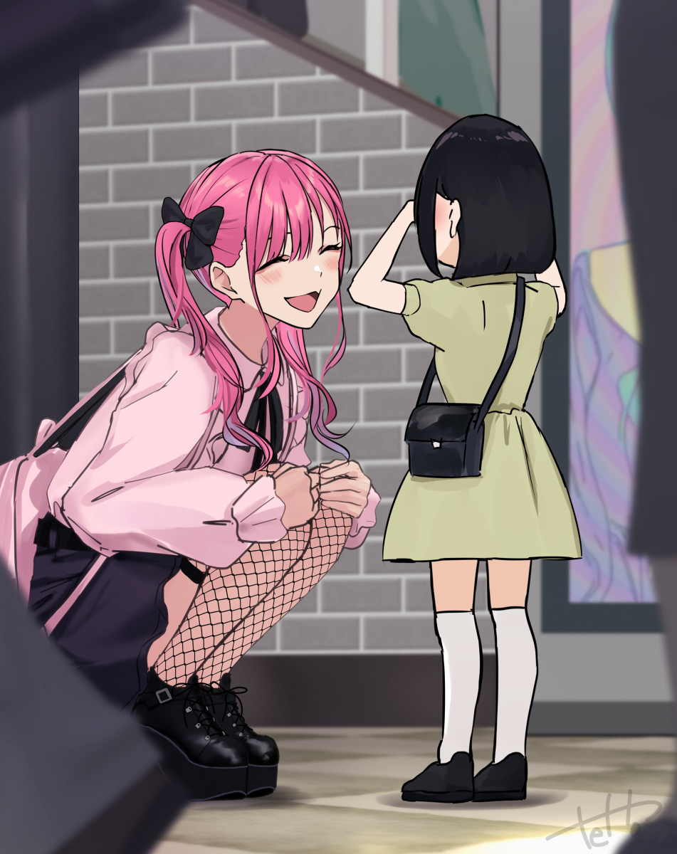 This is a pixiv picture whose title is 見た目は地雷系だけど迷子には優しい幼馴染.