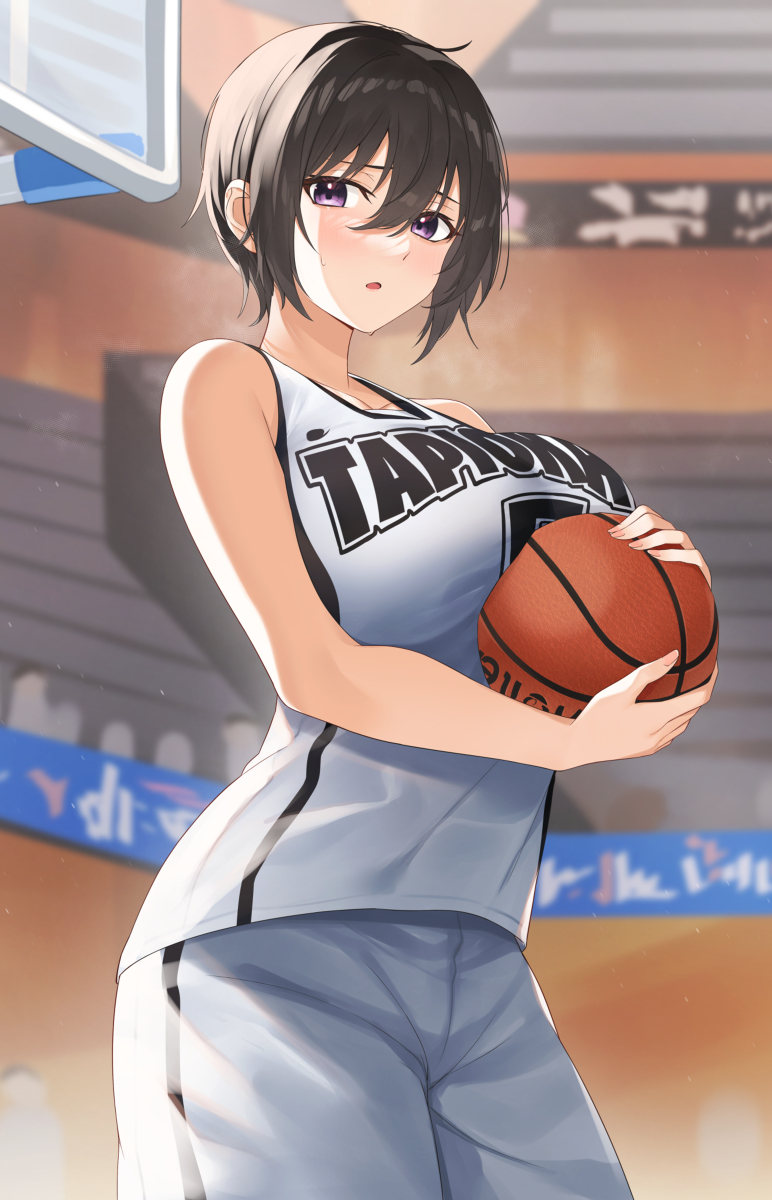 This is a pixiv picture whose title is 注目されるのが苦手だけどどうしても視線を集めちゃうセンターちゃん.