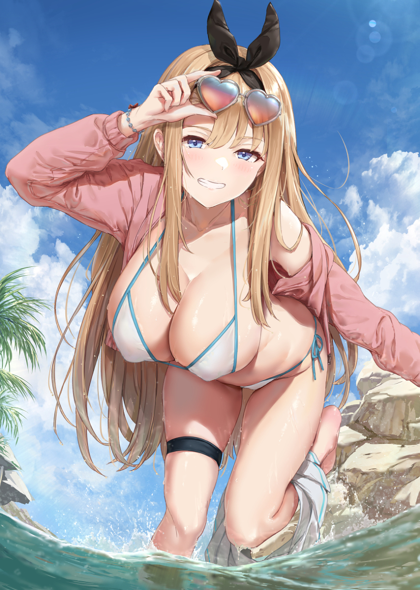 This is a pixiv picture whose title is 水着パーカー.