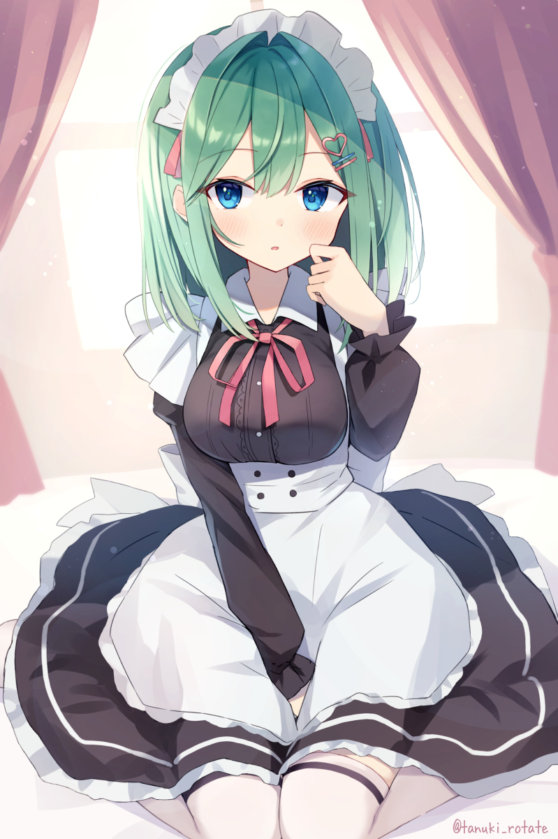 This is a pixiv picture whose title is お座りメイドちゃん.