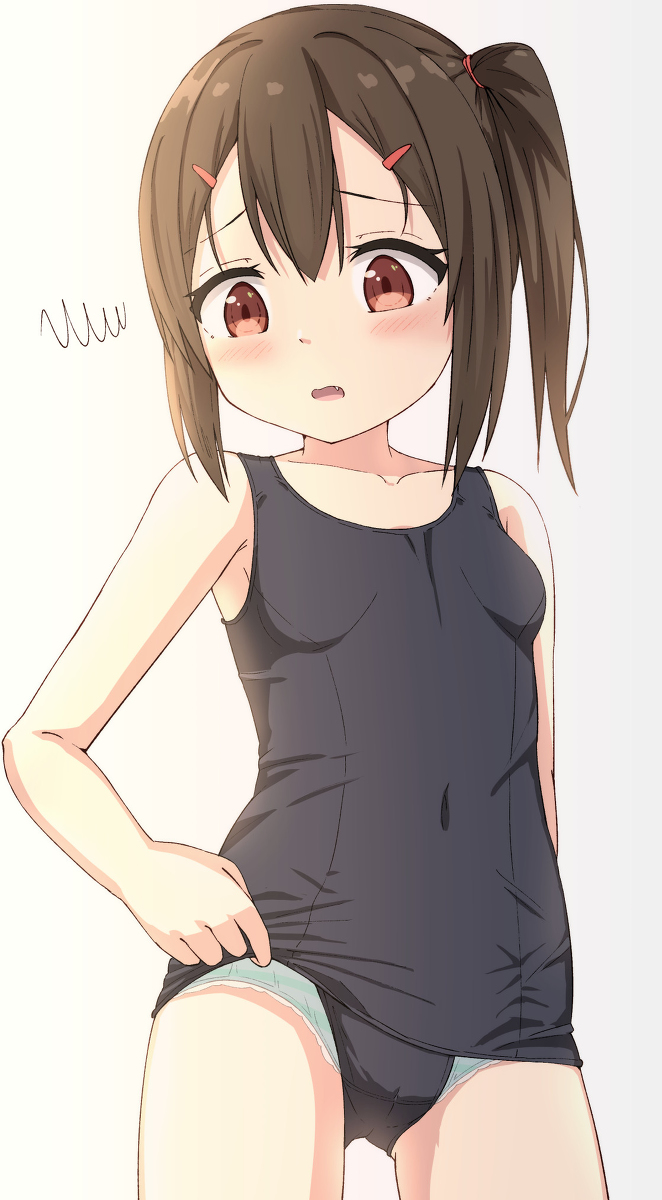 This is a pixiv picture whose title is スク水の下にハ゜ンツを履いてきてしまって結局着替えるハメなドジ娘.