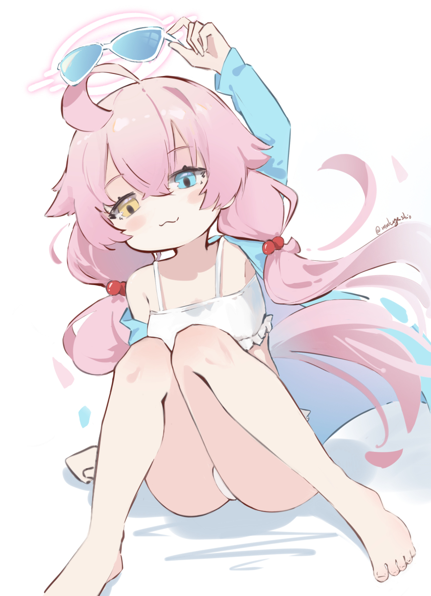 This is a pixiv picture whose title is 摸鱼作.