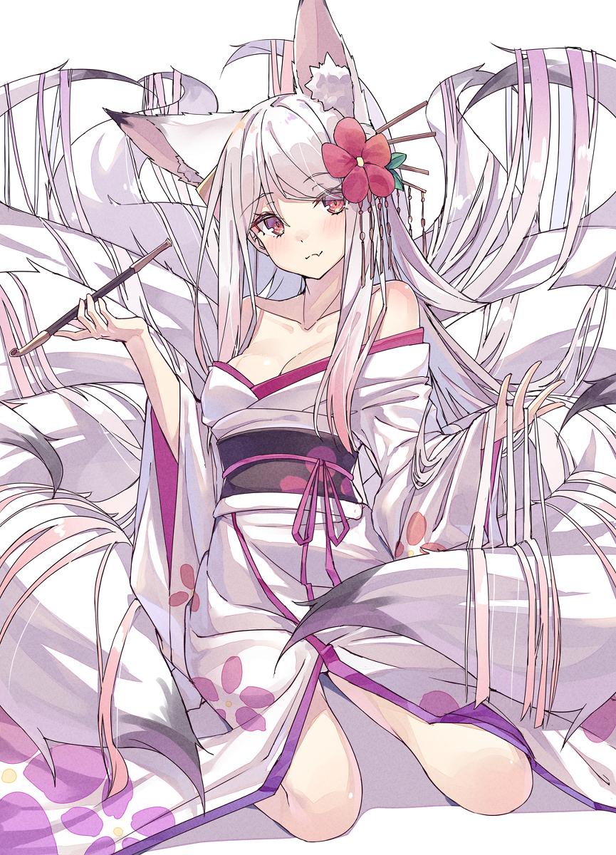 This is a pixiv picture whose title is 白髪和装九尾.