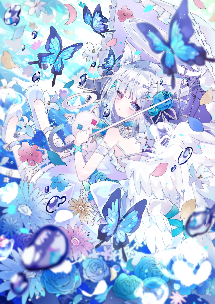 This is a pixiv picture whose title is オッドアイ猫耳天使🦋💙❤️.