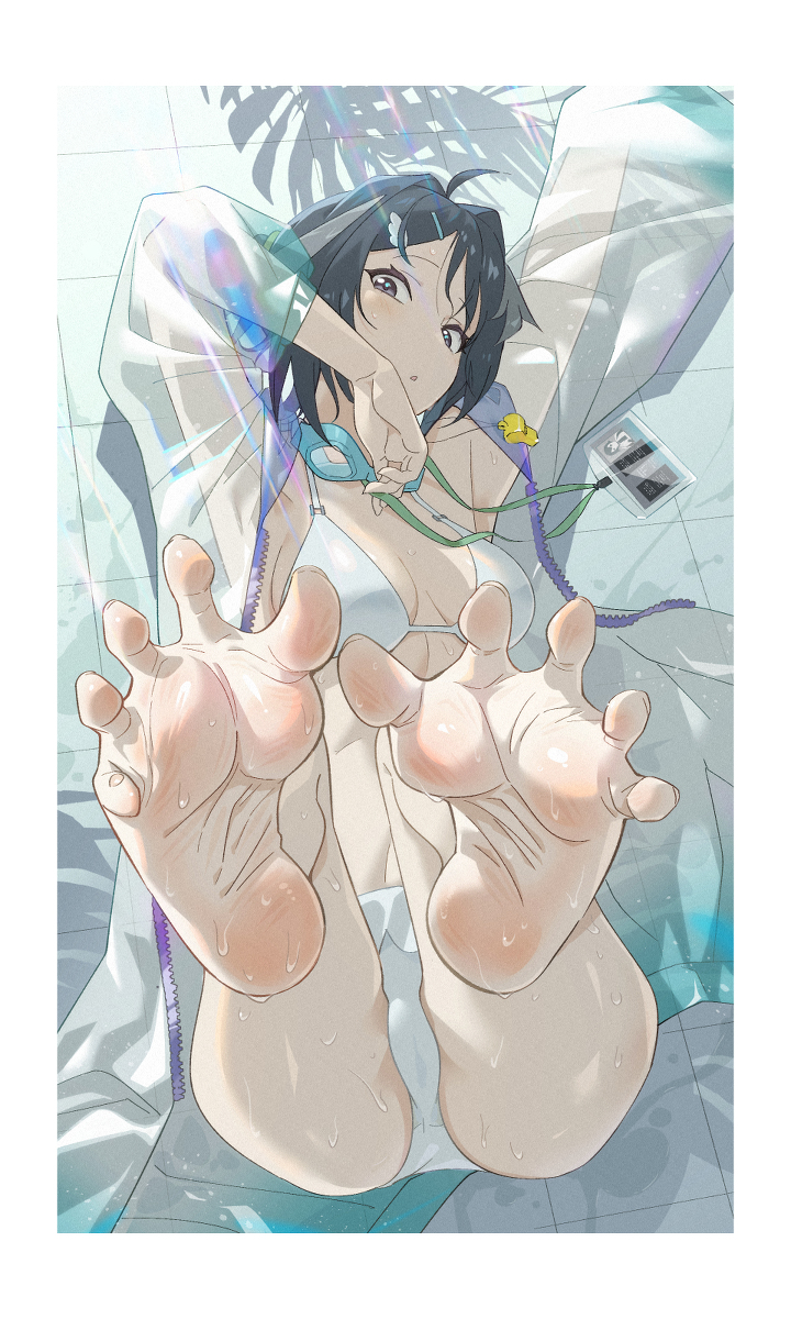 This is a pixiv picture whose title is 夏日 泳装羽毛笔.