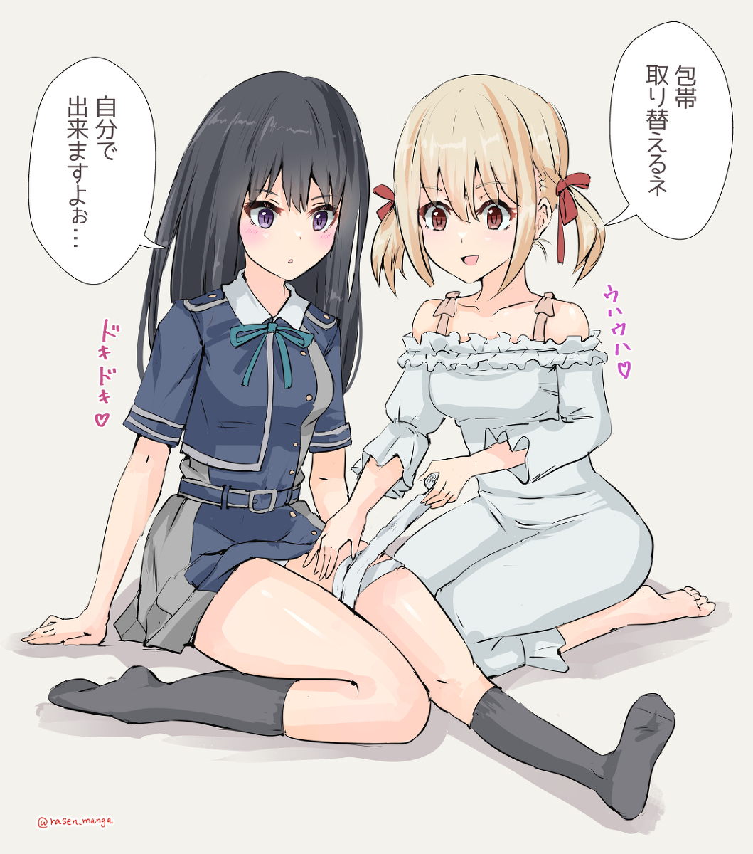 This is a pixiv picture whose title is 千束に包帯を取り替えて貰ってるたきなの図.