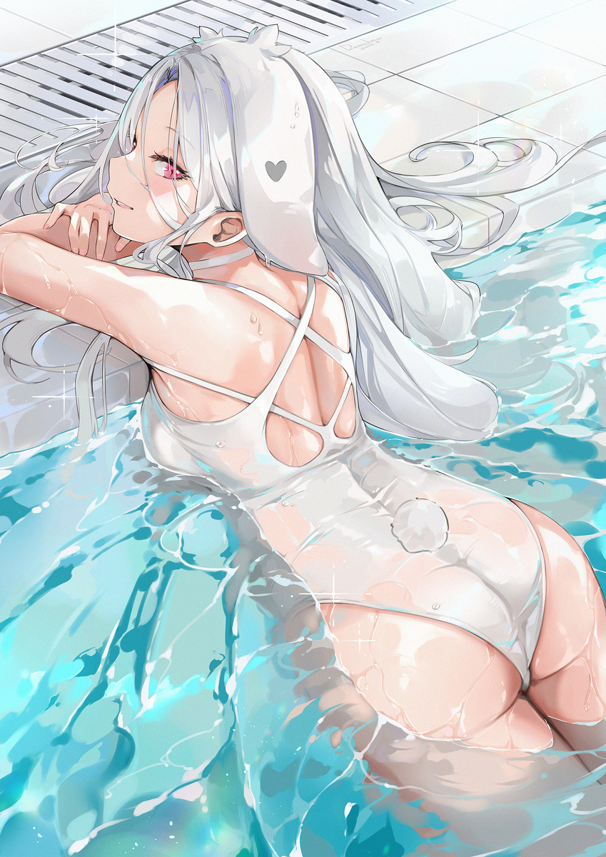 This is a pixiv picture whose title is 水着 🐰.